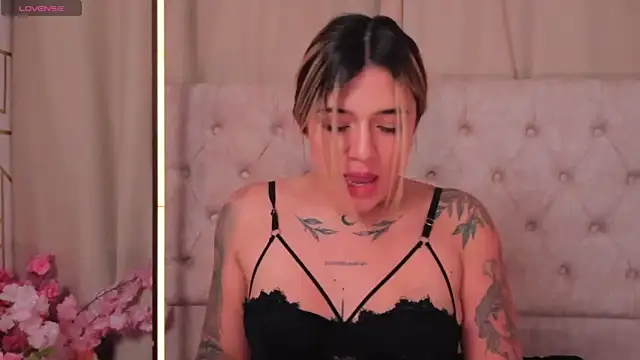 Snapshot of ashleyvalirya chatting on 02-21-25, 03:45 ashleyvalirya online show from 02-21-25, 03:45