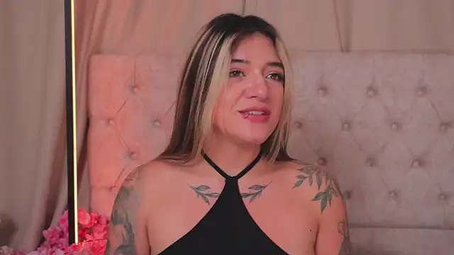 Snapshot of ashleyvalirya chatting on 02-26-25, 10:15 ashleyvalirya online show from 02-26-25, 10:15