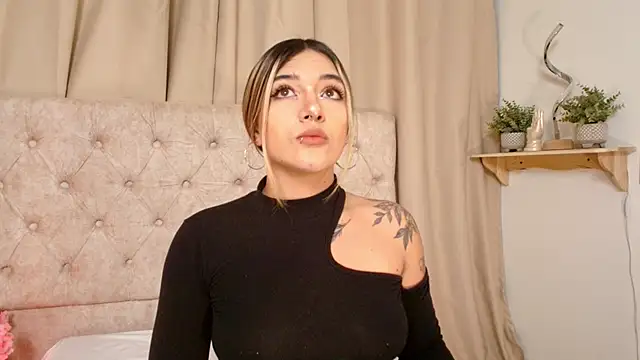 Snapshot of ashleyvalirya chatting on 03-07-25, 03:51 ashleyvalirya online show from 03-07-25, 03:51