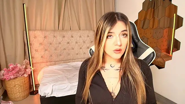 Snapshot of ashleyvalirya chatting on 03-21-25, 03:44 ashleyvalirya online show from 03-21-25, 03:44