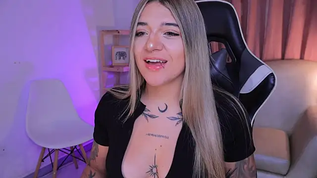 Snapshot of ashleyvalirya chatting on 09-18-25, 04:03 ashleyvalirya online show from 09-18-25, 04:03