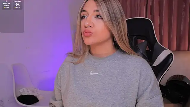 Snapshot of ashleyvalirya chatting on 09-23-25, 04:15 ashleyvalirya online show from 09-23-25, 04:15