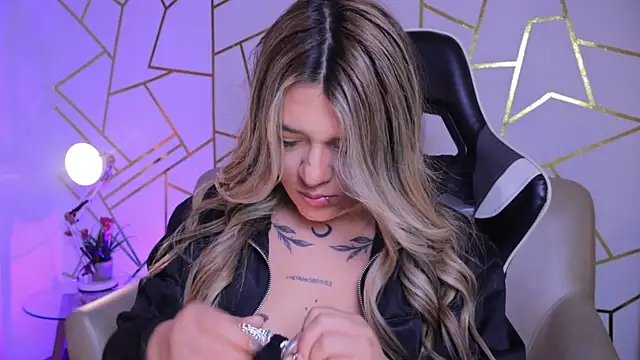 Snapshot of ashleyvalirya chatting on 09-26-25, 04:05 ashleyvalirya online show from 09-26-25, 04:05