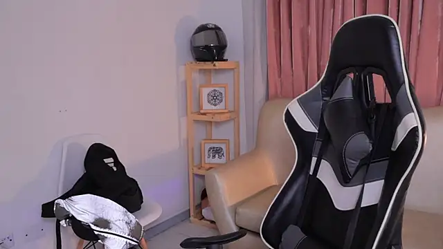 Snapshot of ashleyvalirya chatting on 10-03-25, 03:47 ashleyvalirya online show from 10-03-25, 03:47