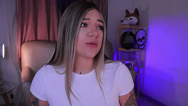 Snapshot of ashleyvalirya chatting on 10-20-25, 04:13 ashleyvalirya online show from 10-20-25, 04:13