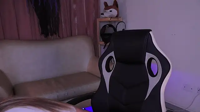 Snapshot of ashleyvalirya chatting on 10-22-25, 04:02 ashleyvalirya online show from 10-22-25, 04:02