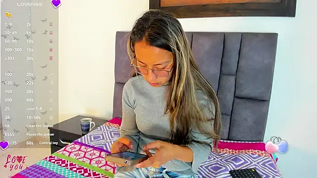 Snapshot of tatiana_valencia chatting on 05-20-26, 12:33 tatiana valencia online show from 05-20-26, 12:33