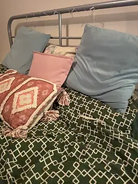 saskiapierce online show from 10-25-25, 05:40