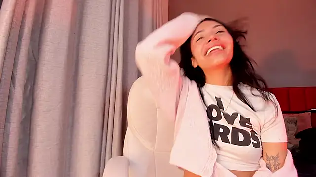 Snapshot of Giovanna_oliveira chatting on 03-06-26, 03:14 Giovanna oliveira online show from 03-06-26, 03:14