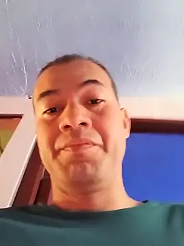 gustosito online show from 10-31-25, 04:41