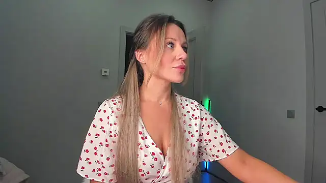  cometoseeme  online show from 11-14-25, 05:00