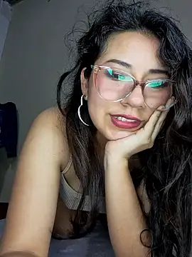 Snapshot of MishuColfer chatting on 12-21-25, 02:30 MishuColfer online show from 12-21-25, 02:30