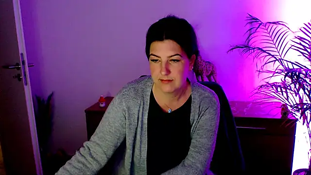 Snapshot of NatiLove35 chatting on 12-27-24, 06:35 NatiLove35 online show from 12-27-24, 06:35