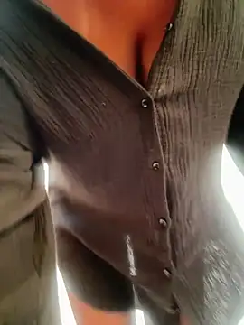 Snapshot of NatiLove35 chatting on 12-14-25, 08:09 NatiLove35 online show from 12-14-25, 08:09