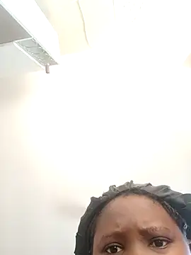 Snapshot of queenxdede chatting on 02-12-26, 12:00 queenxdede online show from 02-12-26, 12:00