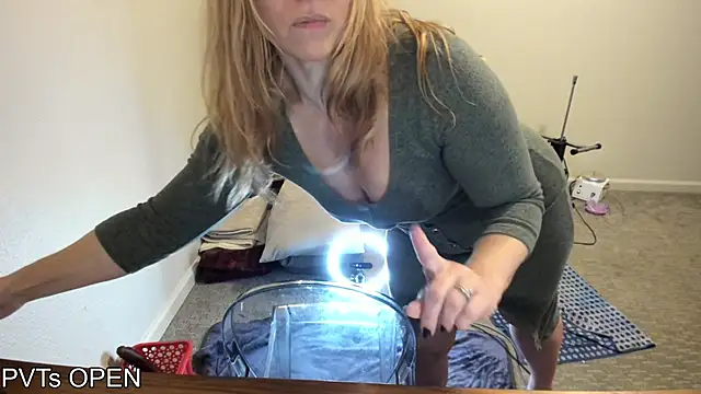 Peaches N Kreme online show from 10-28-25, 02:26