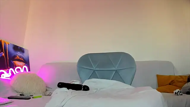 hornyemma   online show from 12-17-24, 12:00