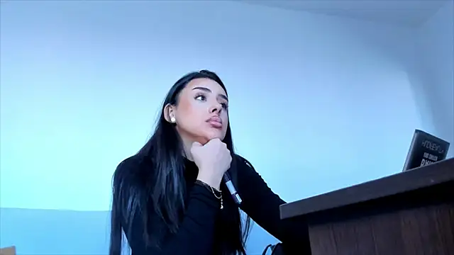 hornyemma   online show from 01-08-25, 09:00