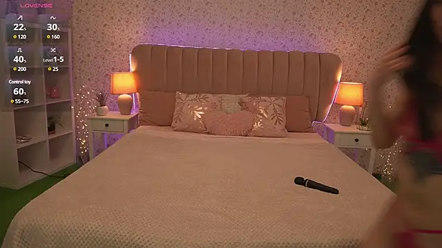 Snapshot of Alice_Arwen chatting on 01-11-25, 07:49 Alice Arwen online show from 01-11-25, 07:49