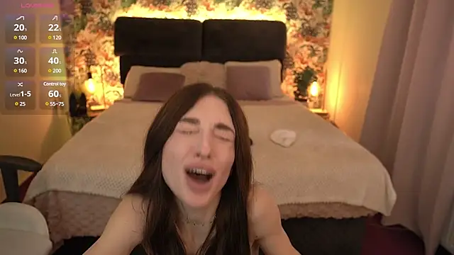 Snapshot of Alice_Arwen chatting on 01-25-25, 10:51 Alice Arwen online show from 01-25-25, 10:51