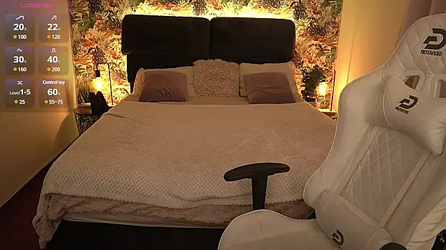 Snapshot of Alice_Arwen chatting on 02-08-25, 01:22 Alice Arwen online show from 02-08-25, 01:22