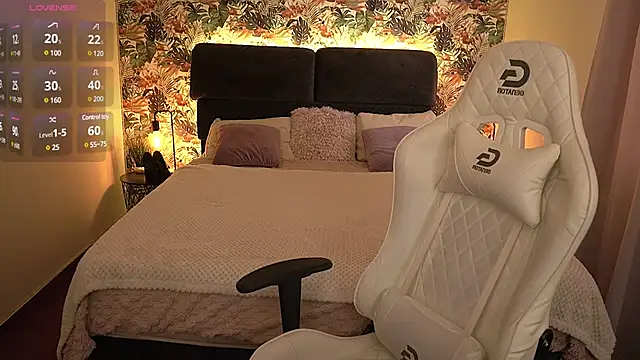 Snapshot of Alice_Arwen chatting on 02-09-25, 07:49 Alice Arwen online show from 02-09-25, 07:49