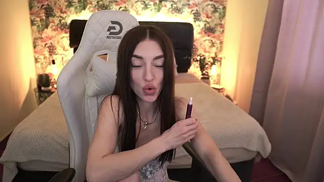 Snapshot of Alice_Arwen chatting on 03-07-25, 12:23 Alice Arwen online show from 03-07-25, 12:23