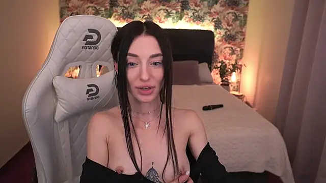 Snapshot of Alice_Arwen chatting on 03-17-25, 01:50 Alice Arwen online show from 03-17-25, 01:50