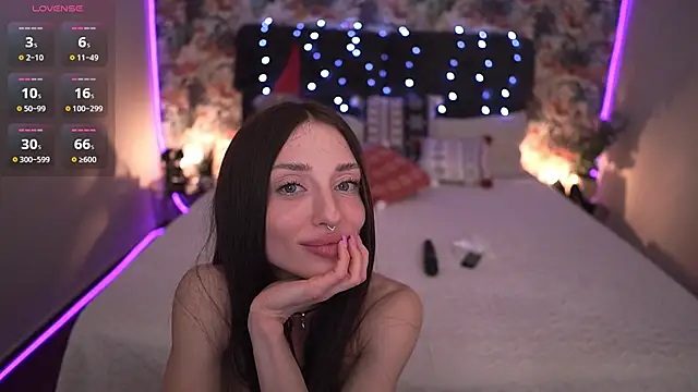 Snapshot of Alice_Arwen chatting on 12-13-25, 07:53 Alice Arwen online show from 12-13-25, 07:53