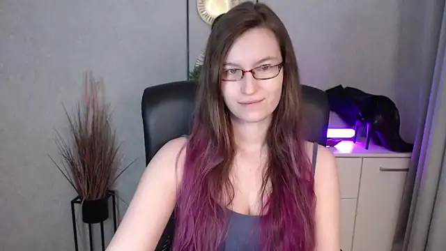 emmaxDelight online show from 12-17-25, 06:19