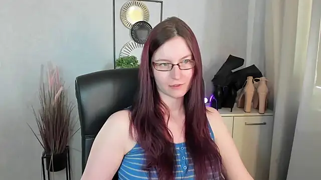 Snapshot of emmaxDelight chatting on 06-01-26, 05:25 emmaxDelight online show from 06-01-26, 05:25