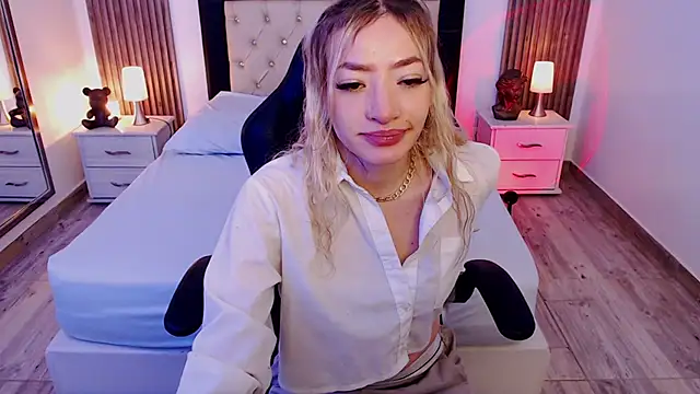 zoe jones13 online show from 10-08-25, 03:15