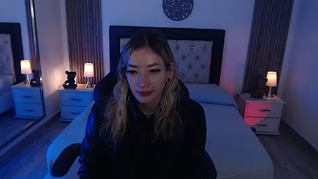 zoe jones13 online show from 11-08-25, 03:18