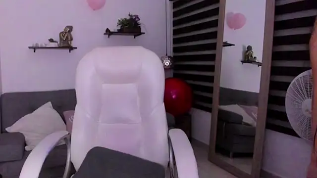 Snapshot of zoe_turnner_18 chatting on 11-23-25, 12:16 zoe turnner 18 online show from 11-23-25, 12:16