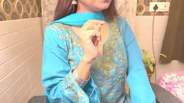 Snapshot of Your_Sassy_Goddess chatting on 01-17-25, 05:08 Your Sassy Goddess online show from 01-17-25, 05:08