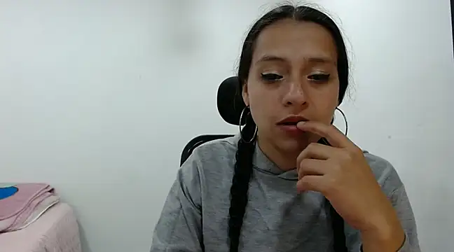 loren3124 online show from 12-12-24, 04:15