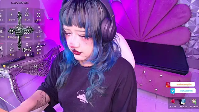 toky doll online show from 11-19-25, 08:53