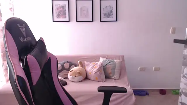 yukiio nee online show from 01-10-25, 04:09