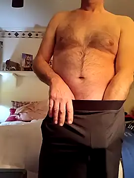 Snapshot of Hand69someguy chatting on 01-19-25, 03:39 Hand69someguy online show from 01-19-25, 03:39