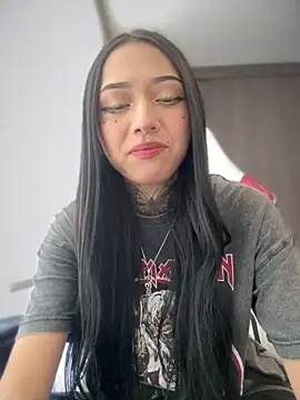 Snapshot of ANDREA_FERRY chatting on 01-26-25, 10:02 ANDREA FERRY online show from 01-26-25, 10:02