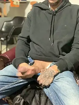 Snapshot of 27powercm chatting on 02-15-25, 01:10 27powercm online show from 02-15-25, 01:10