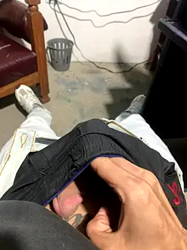 Snapshot of 27powercm chatting on 10-14-25, 11:38 27powercm online show from 10-14-25, 11:38