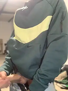 Snapshot of 27powercm chatting on 11-18-25, 05:23 27powercm online show from 11-18-25, 05:23