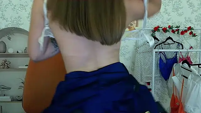  Barbie Kiss  online show from 10-20-25, 02:39