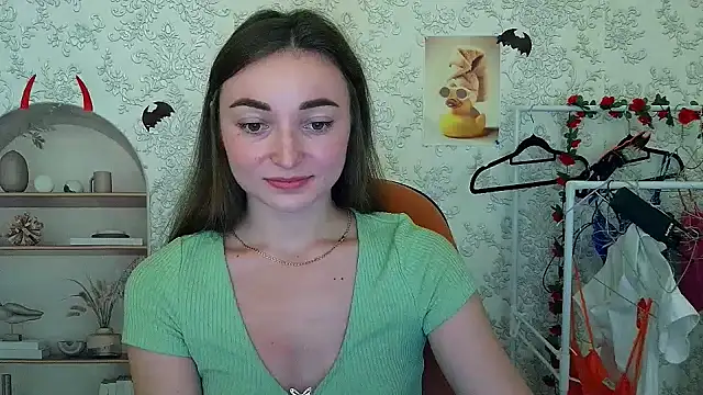  Barbie Kiss  online show from 11-02-25, 05:37