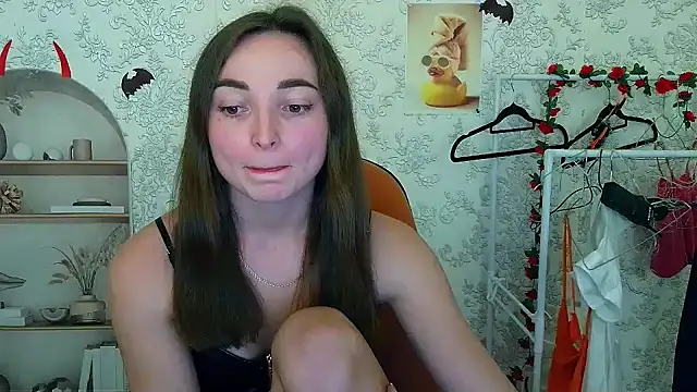  Barbie Kiss  online show from 11-04-25, 05:34