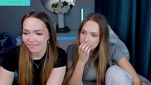 Snapshot of YaraKroft_ chatting on 12-16-25, 05:29 YaraKroft online show from 12-16-25, 05:29