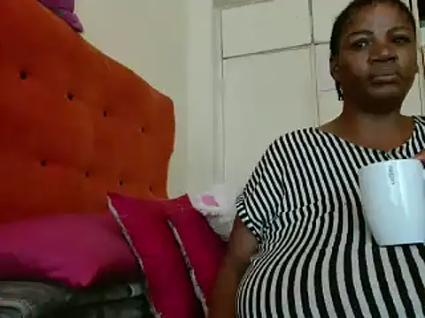 Snapshot of tinagiant chatting on 01-17-25, 09:17 tinagiant online show from 01-17-25, 09:17