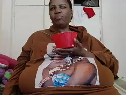 Snapshot of tinagiant chatting on 01-18-25, 12:26 tinagiant online show from 01-18-25, 12:26
