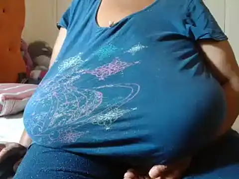 Snapshot of tinagiant chatting on 01-24-25, 06:14 tinagiant online show from 01-24-25, 06:14